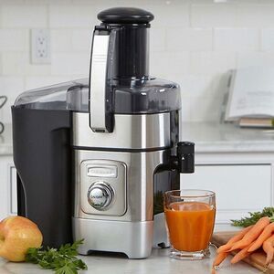 New in box Cuisinart Juice Extractor.